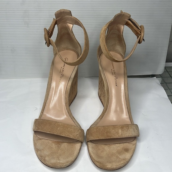 Gianvito Rossi Sz 38 Nude Suede 3.5” Cork Wedge Sandals - Picture 3 of 6